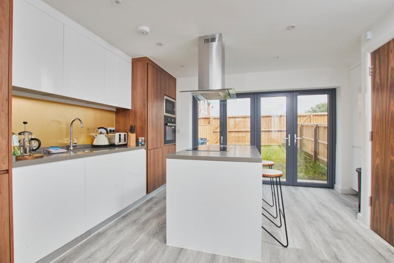 Fabulous 5 Bed House W Parking Villa Manchester Exterior foto