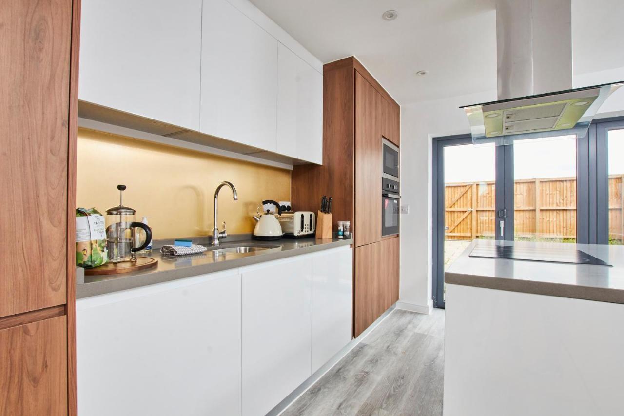 Fabulous 5 Bed House W Parking Villa Manchester Exterior foto